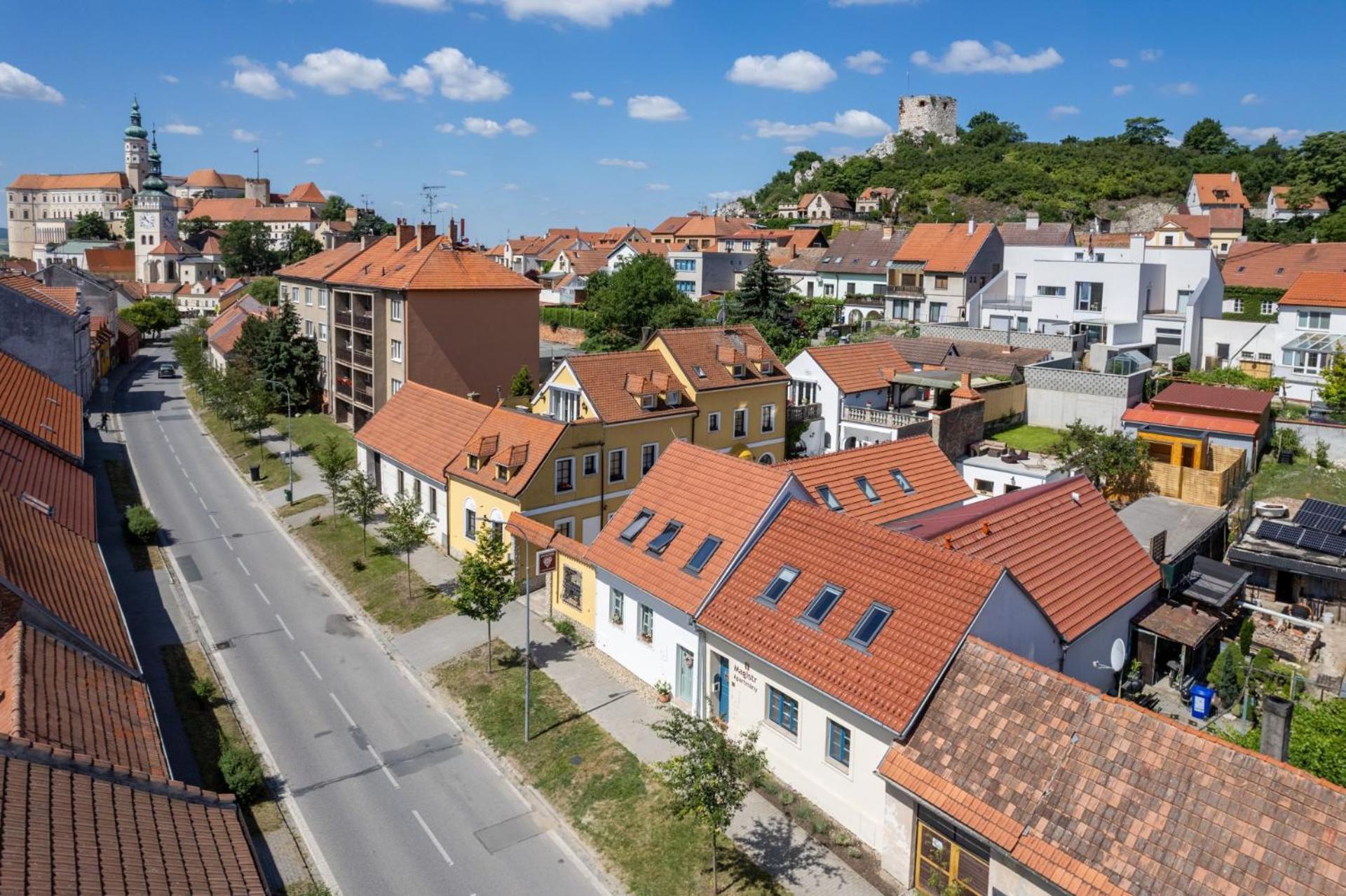 Soul Apartments Микулов Екстериор снимка