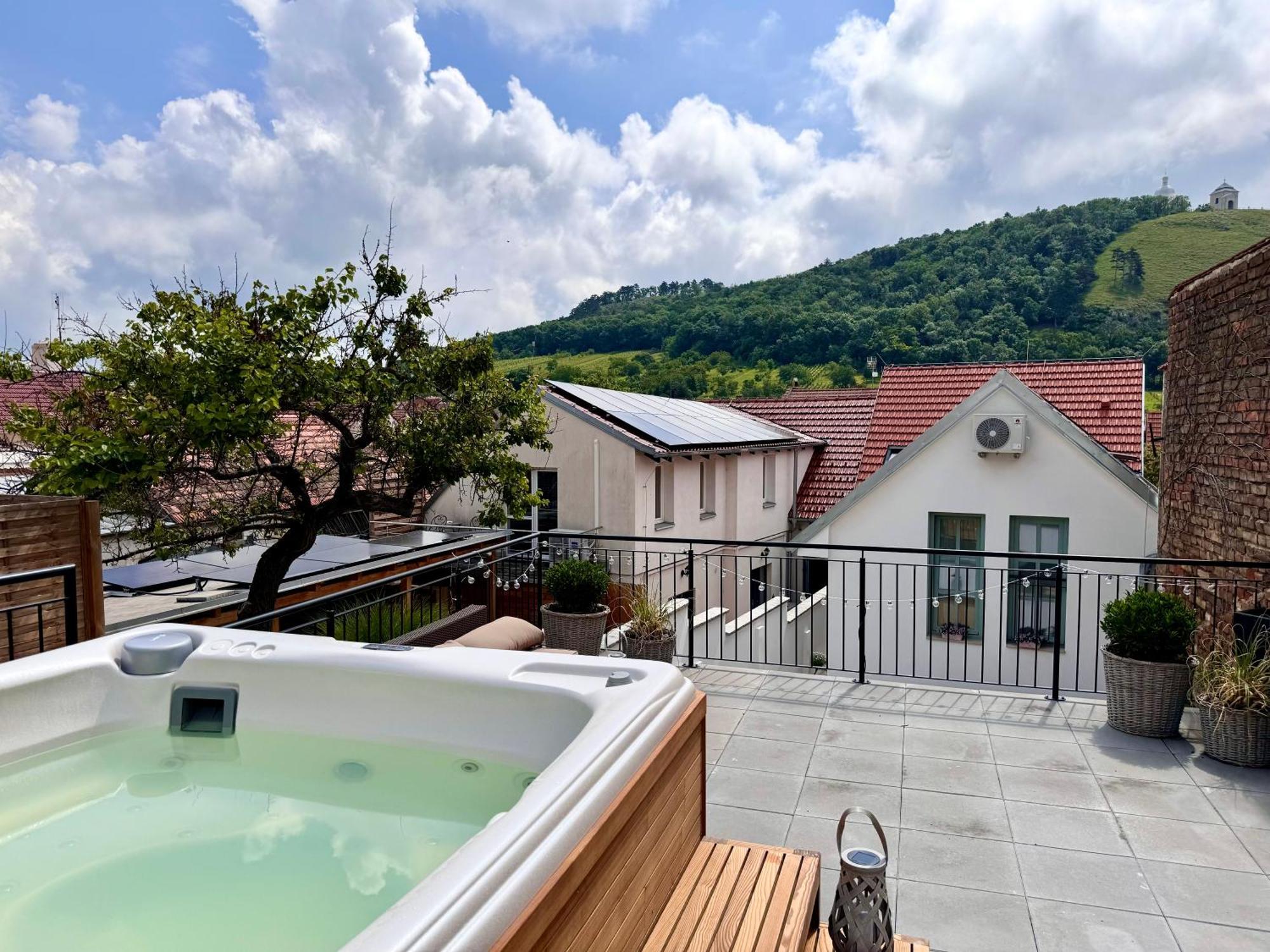 Soul Apartments Микулов Екстериор снимка