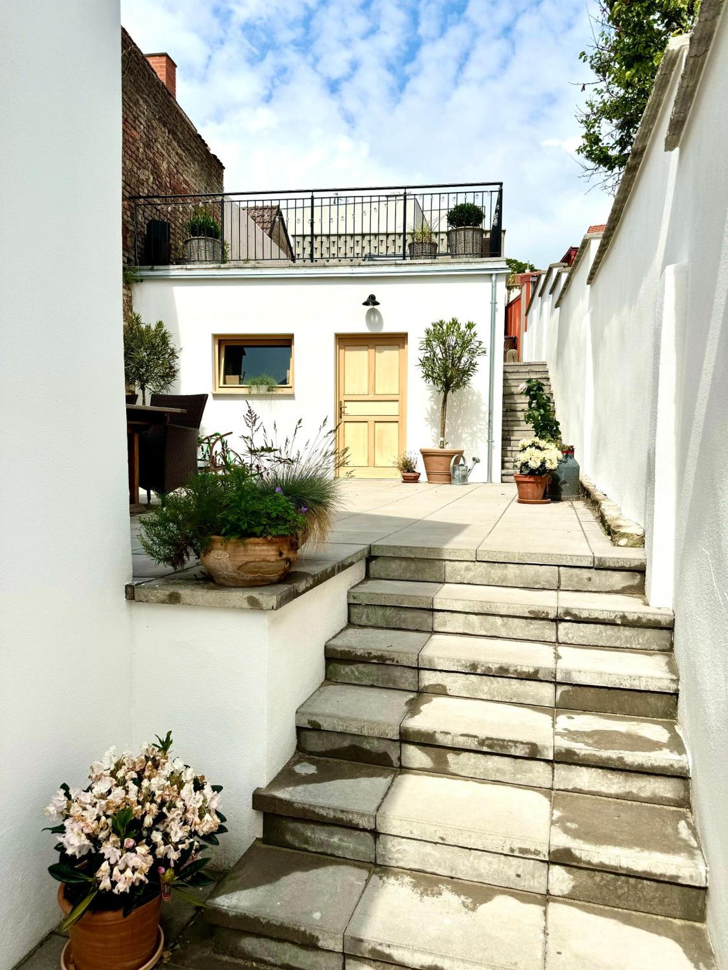Soul Apartments Микулов Екстериор снимка