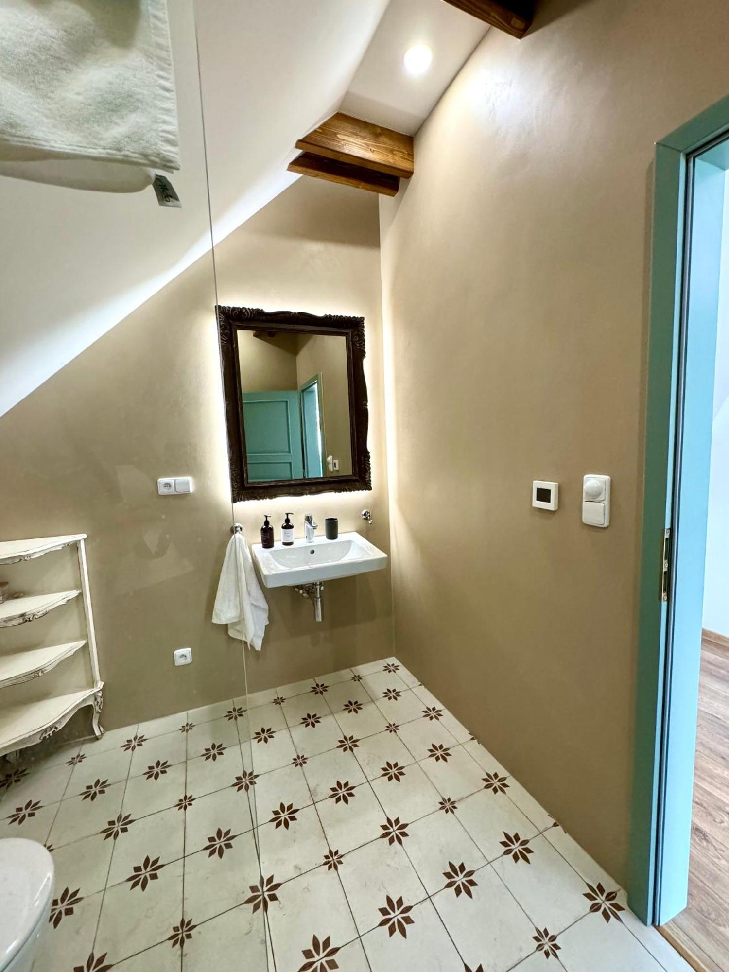Soul Apartments Микулов Екстериор снимка
