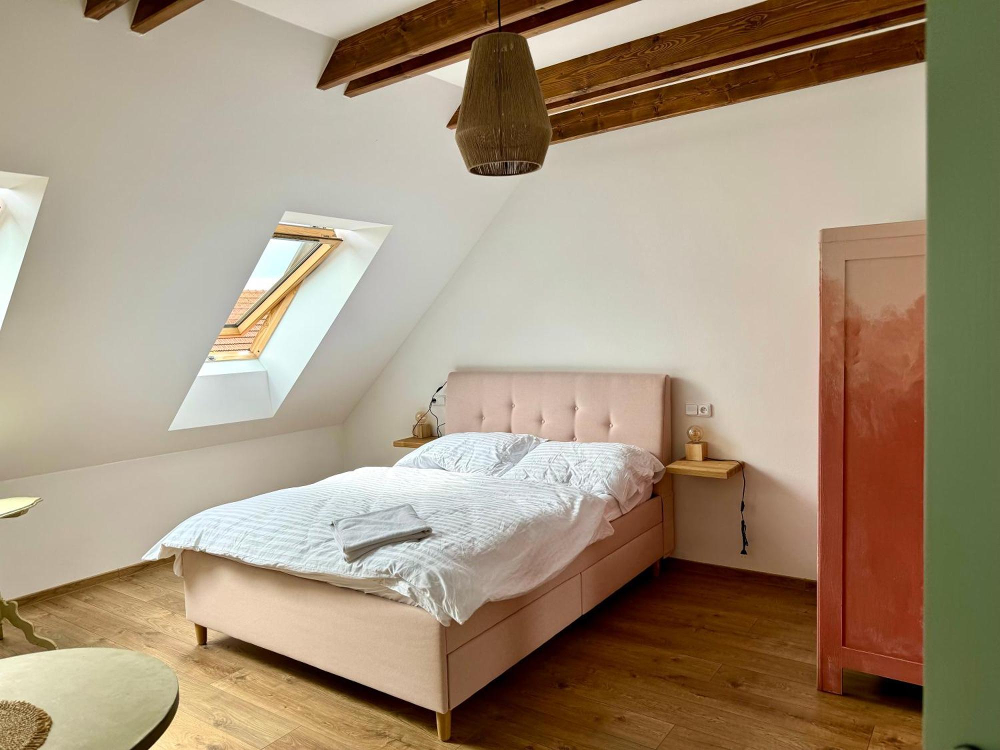Soul Apartments Микулов Екстериор снимка