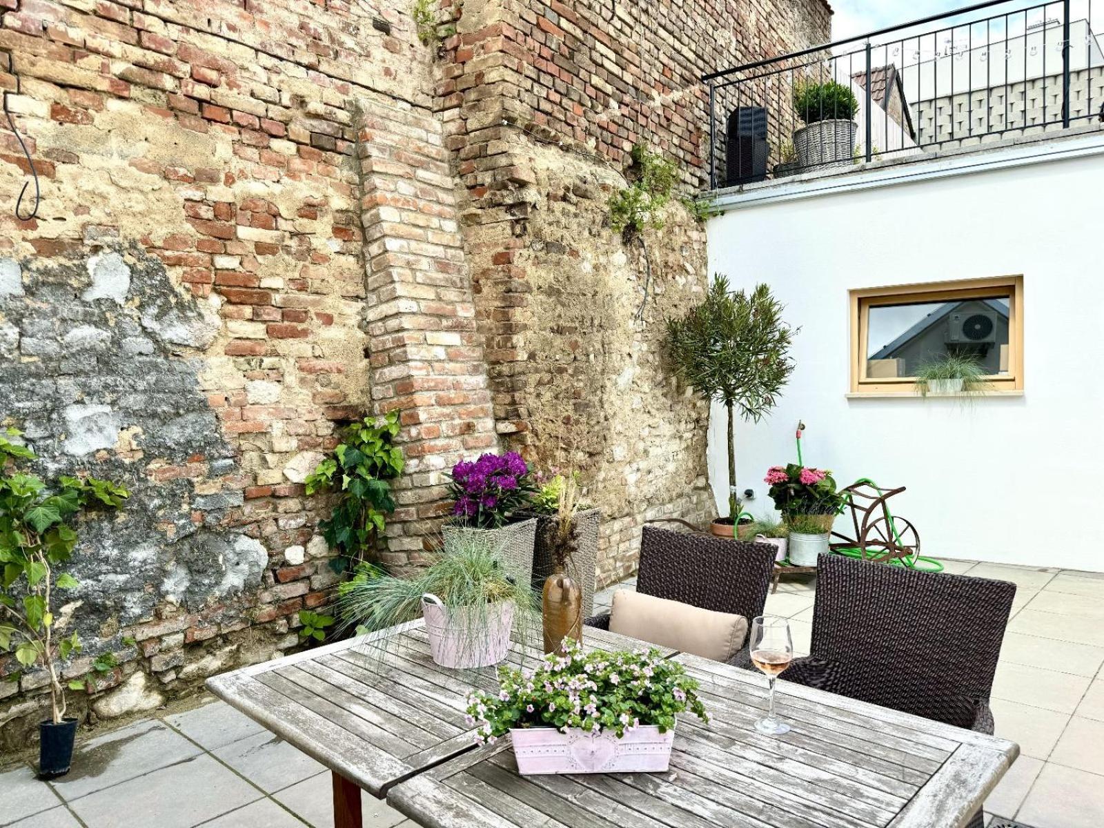 Soul Apartments Микулов Екстериор снимка