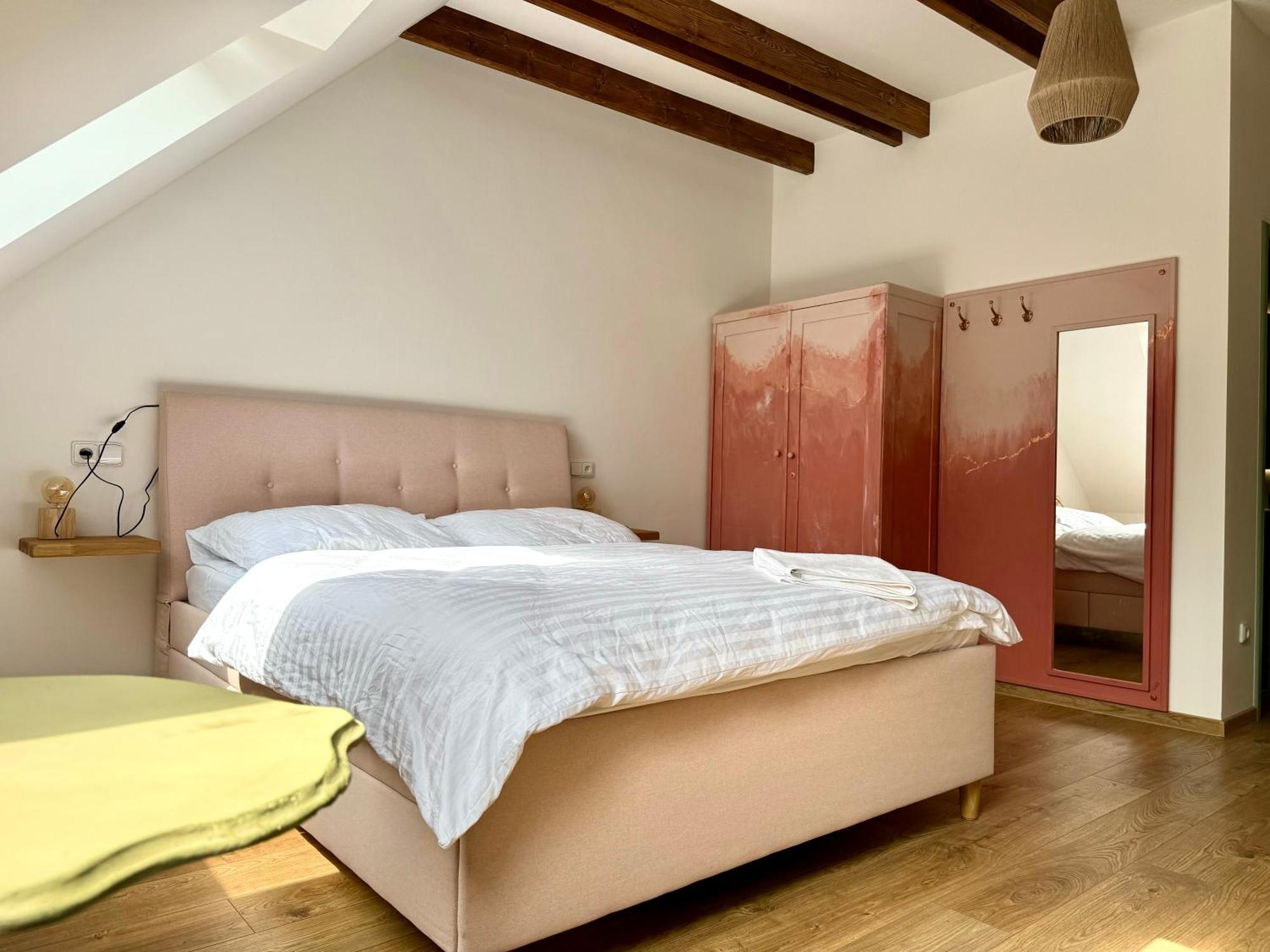 Soul Apartments Микулов Екстериор снимка
